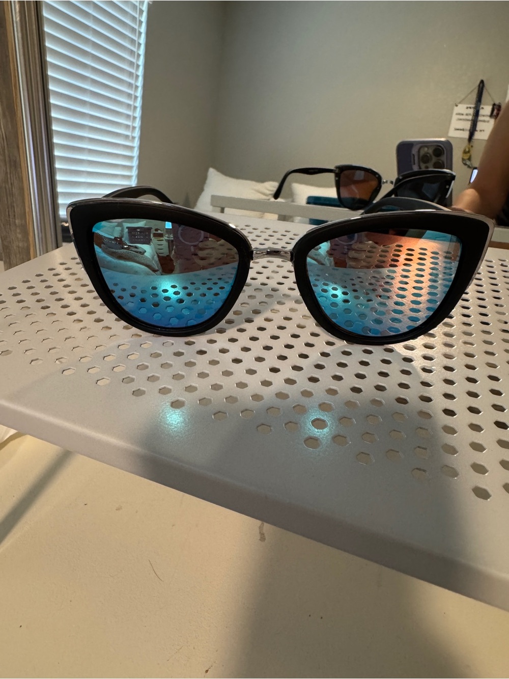 Quay My Girl Sunglasses - Picture 4 of 4